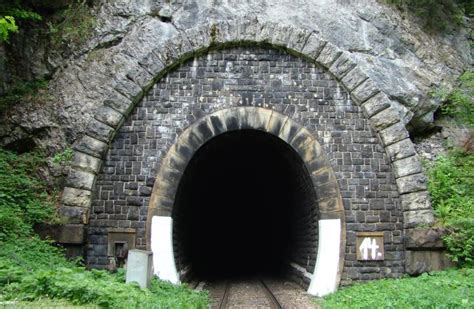 Historický železničný tunel v Kriváni
