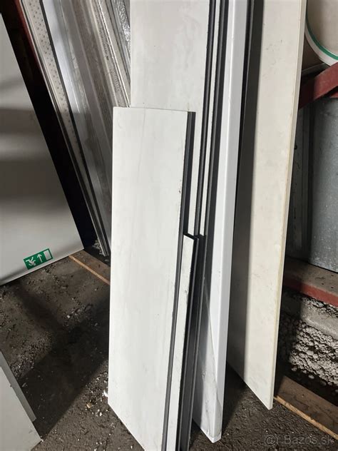 Schéma zloženia sendvičovej PVC/XPS/PVC výplne dverí