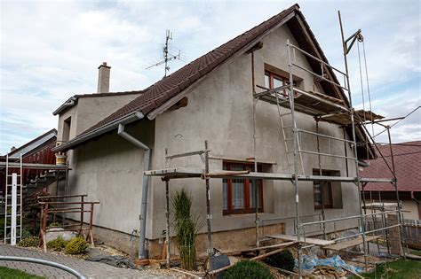 Rekonštrukcia a zateplenie základov starého domu