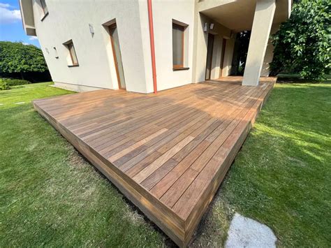 Rôzne možnosti použitia drevenej dlažby na balkóne, terase a v záhrade