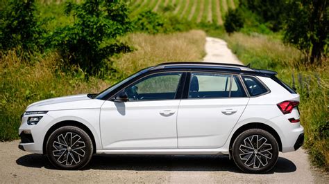 Škoda Rapid ScoutLine s panoramatickou čiernou strechou