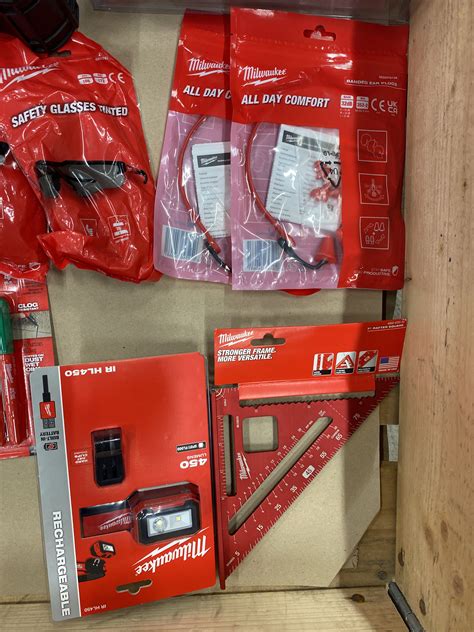 Sortiment meracích laserov Milwaukee