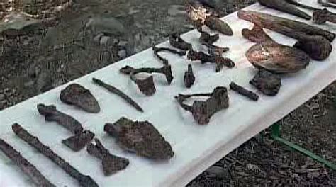 Archeologické nálezy z hradiska Kalamárka: keramika a kovové predmety