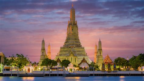 Wat Arun na brehu rieky Chao Phraya
