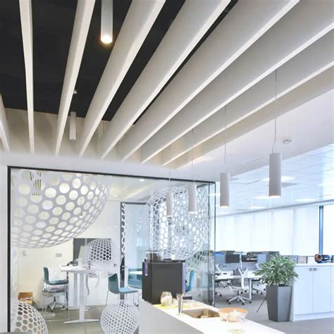 Produkt Ecophon Baffle v modernom interiéri