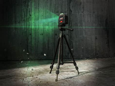 Použitie krížového lasera pri pokladaní obkladov
