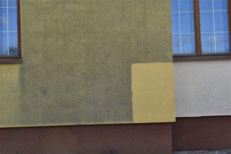 Ukážka fasády po odstránení graffiti