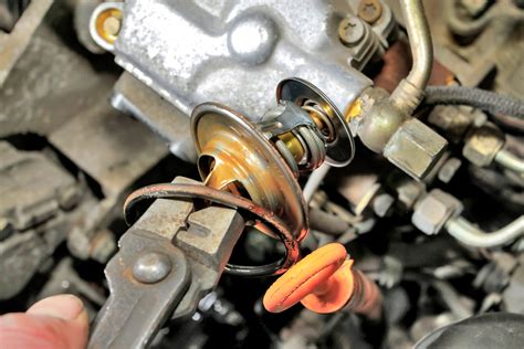Umiestnenie termostatu na motore Peugeot 306