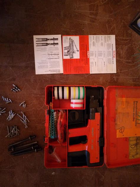Nastreľovacia pištoľ Hilti v akcii