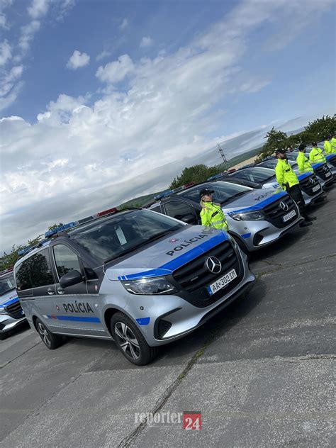 Modernizované vozidlá záchranného tímu s novým farebným dizajnom