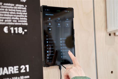 Používateľské rozhranie aplikácie Loxone na smartfóne pre kompletné ovládanie domu