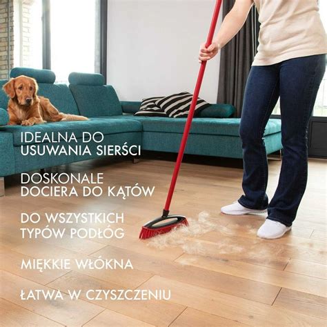 Pravidelná údržba drevenej podlahy (zametanie, vysávanie)