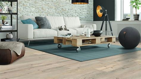 Ilustrácia zdravého interiéru s drevenou podlahou