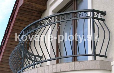 Detail kovaného zábradlia s ornamentmi