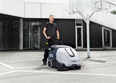 Moderné stroje a technika na čistenie mestských komunikácií