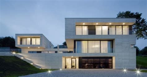 Moderná architektúra s plochými strechami