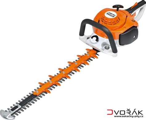 Benzínový plotostrih STIHL HS 45 pri úprave živého plota