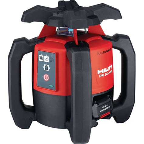 Rotačný laser Hilti v exteriéri pri nivelačných prácach