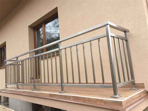 Rôzne typy drevených výplní zábradlia