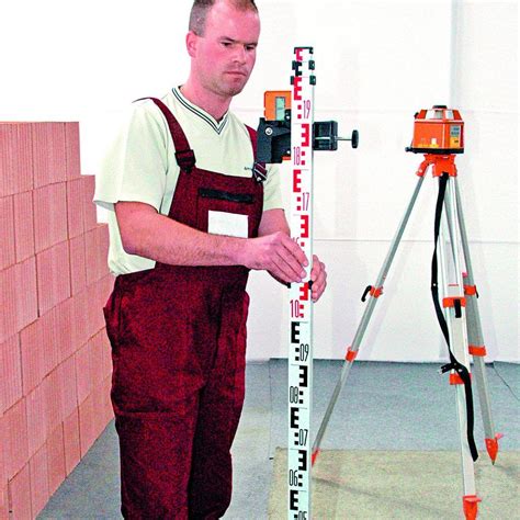 použitie nivelačnej súpravy pri nanášaní malty