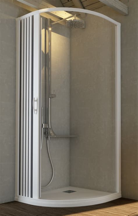 Moderný murovaný sprchovací kút s kamenným obkladom