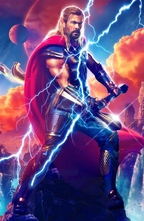 Thor z Marvel Cinematic Universe s Mjölnirom