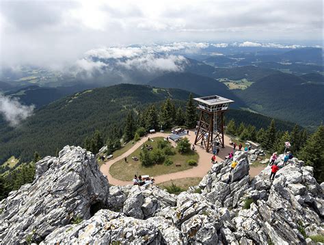 Fotografia členov KVH Beskydy v dobových uniformách