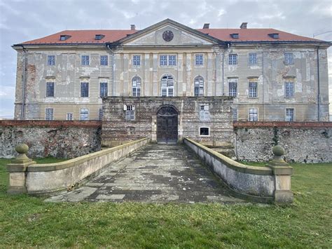 Záber na historickú architektúru Holíčskeho zámku