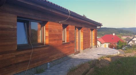 Drevený obklad na fasáde domu