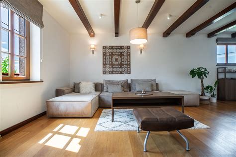 Rustikálny interiér s dreveným obkladom