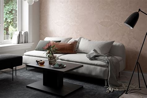 Stena s textúrovanou dekoratívnou omietkou