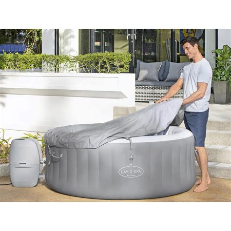 Bestway Lay-Z-Spa vírivka v záhrade