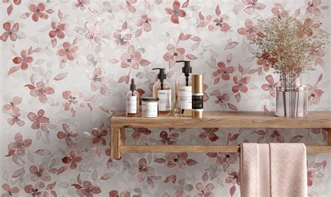 Kvetinové obklady v kúpeľni