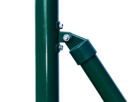 Napínanie a upevňovanie pletiva k stĺpikom