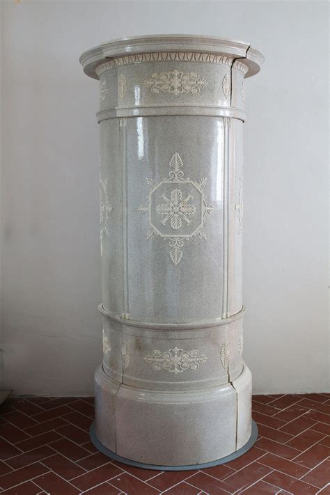 Detail historickej kachľovej pece po rekonštrukcii