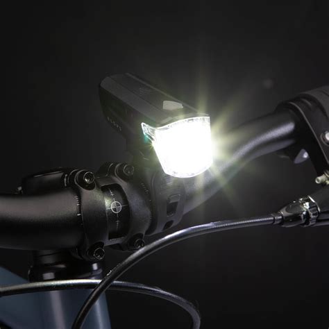 Detail LED osvetlenia a indikátora batérie na aku uťahováku