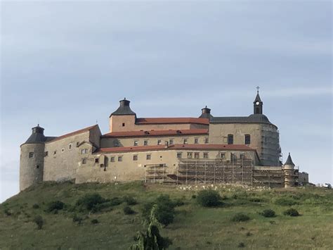 Pracovníci na obnove Zborovského hradu