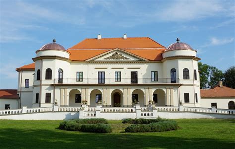 Pohľad na historický kaštieľ v Michalovciach
