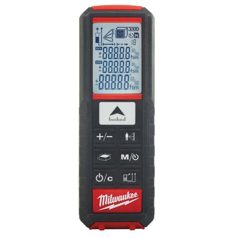 Laserový diaľkomer Milwaukee LDM 50 v akcii na stavbe