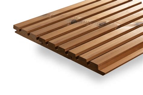 Lamelový drevený obklad za televízorom