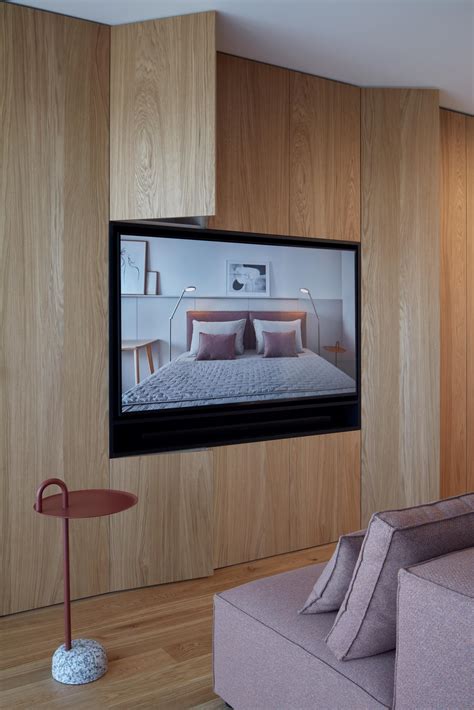 Galériová stena okolo televízora