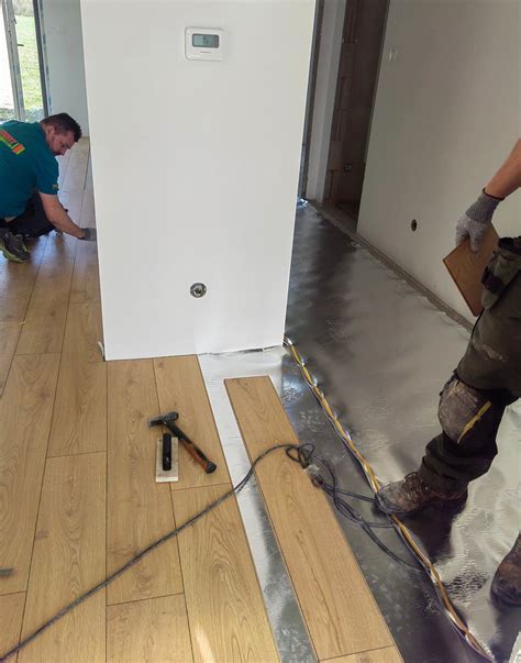 Vzduchová vlhkosť a teplota pre laminátovú podlahu