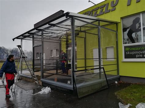 Prekrytie poteru fóliou pre správne vlhčenie