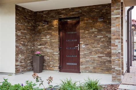 Rôzne druhy prírodného kameňa na obklad