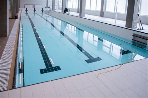 Schéma celoročného plaveckého bazéna so zameraním na protiprúd