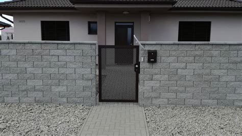 Murovaný plot s integrovanou bránkou