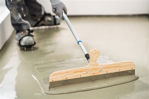 Príklady použitia betónovej stierky v interiéri