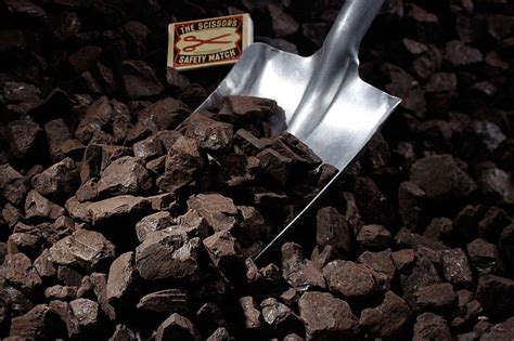 Hnedé uhlie v sklade