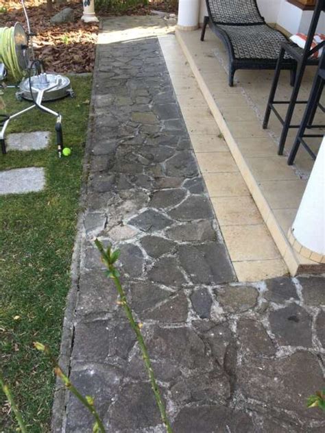 Čistenie obkladového kameňa pred pokládkou
