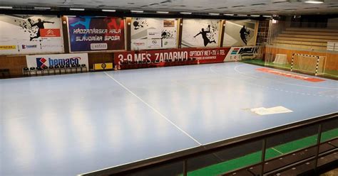 Stará a zanedbaná Hádzanárska hala pred rekonštrukciou
